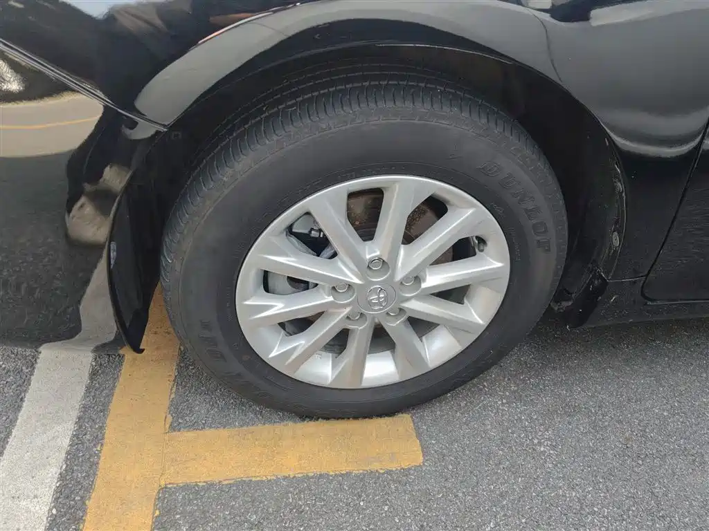Toyota Camry 2015 2.0G Leading Edition фото 23