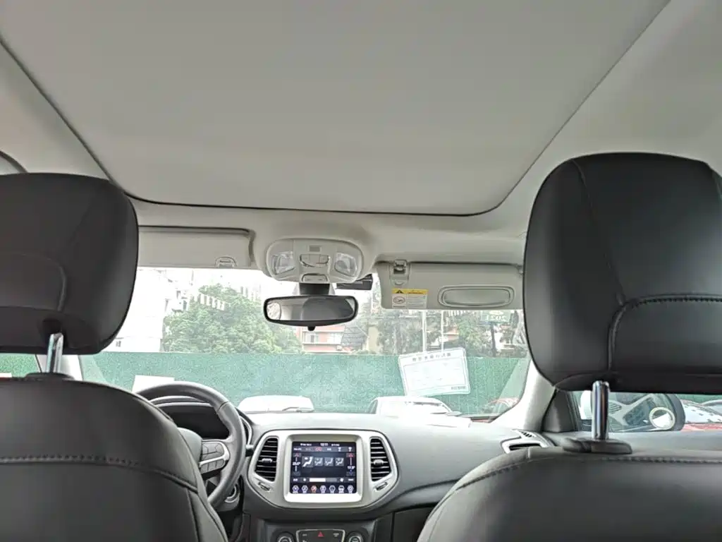 Фото 18 - Jeep Compass
