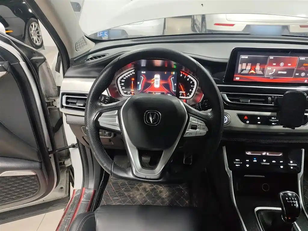 Photo 7 - Changan CS75