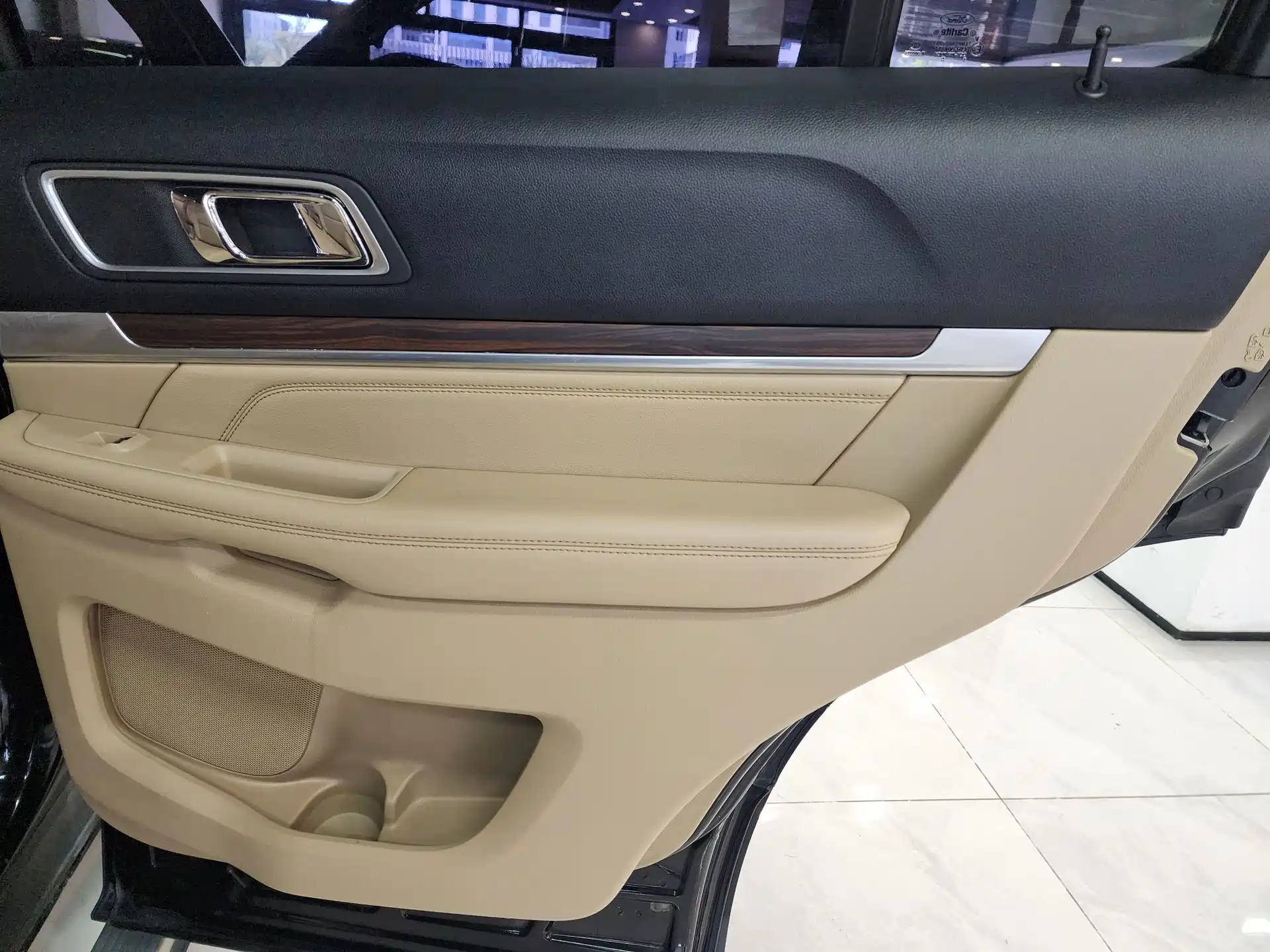Фото 15 - Ford Explorer (Import)