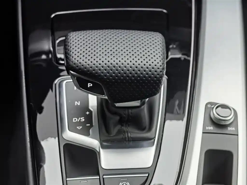 Audi A4L 2020 40 TFSI Luxury Dynamic фото 13