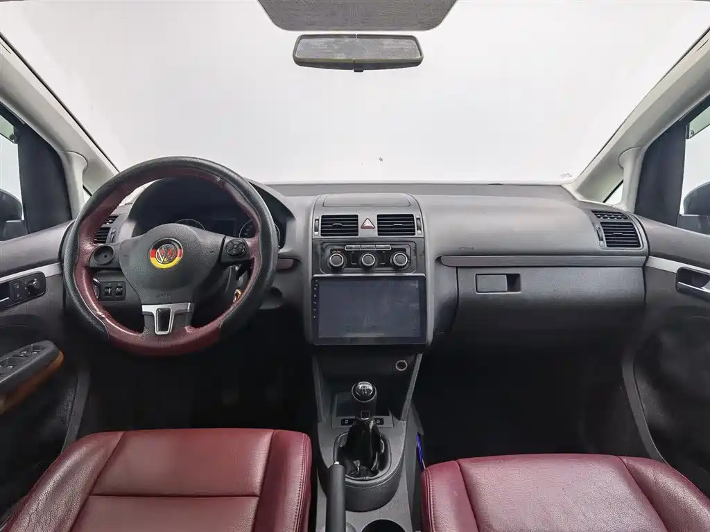 Volkswagen Touran 2015 1.4T Manual Trend Edition 5-seater фото 5