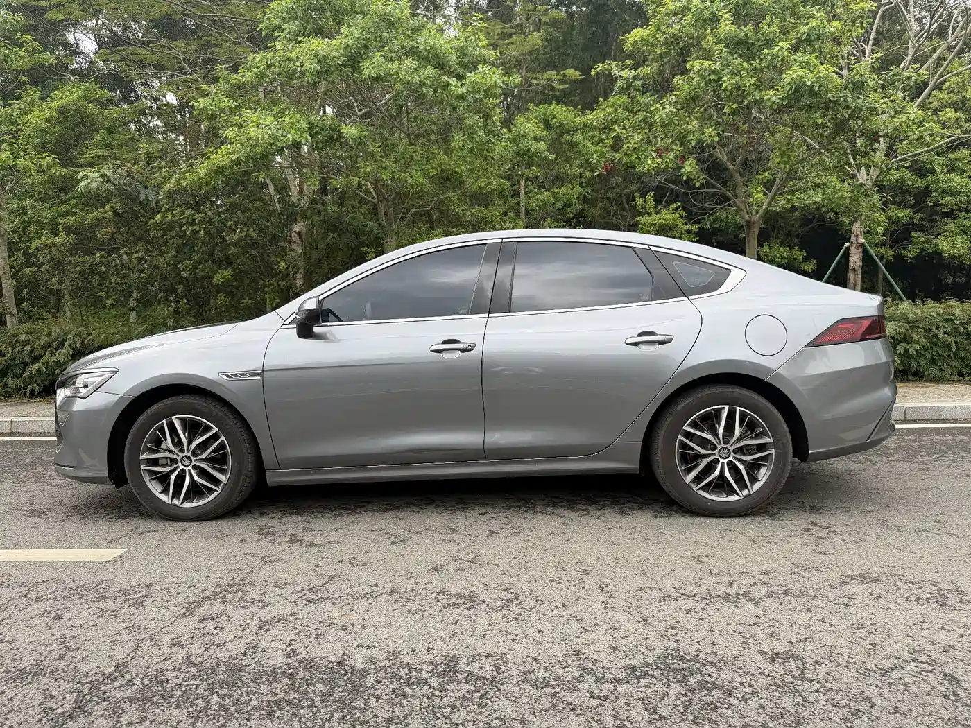 BYD Qin PLUS 2021 DM-i 120KM Flagship фото 7