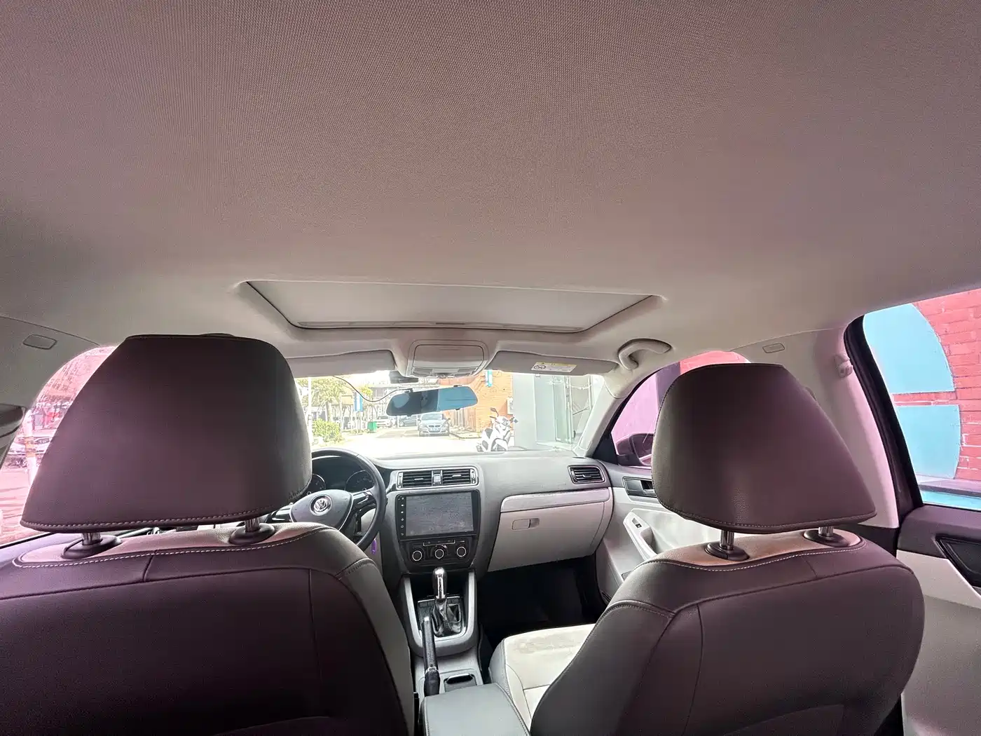 Volkswagen Sagitar 2015 1.6L Automatic Comfort фото 12