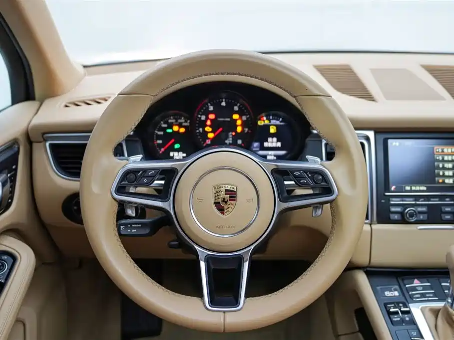 Porsche Macan 2016 Macan 2.0T фото 11