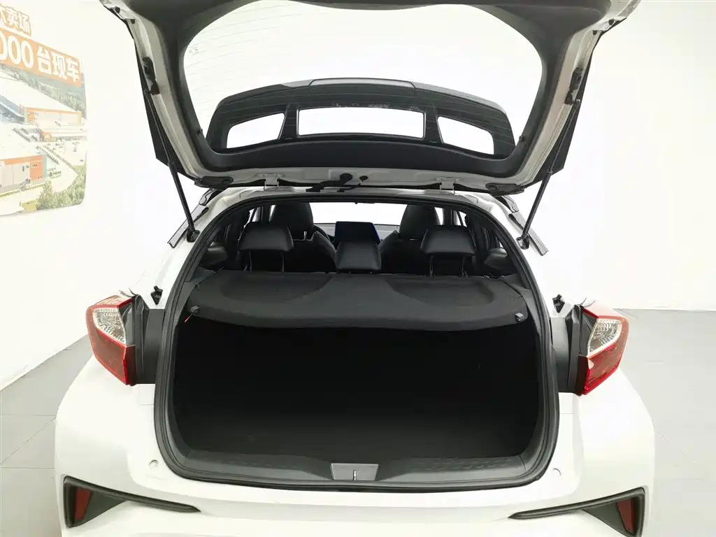 Toyota C-HR 2020 Model 2.0L Leading фото 16