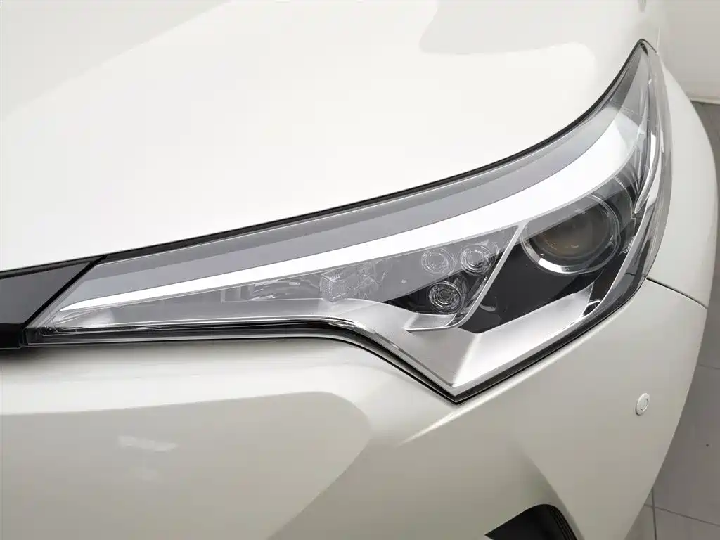 Toyota C-HR 2020 Model 2.0L Leading фото 7