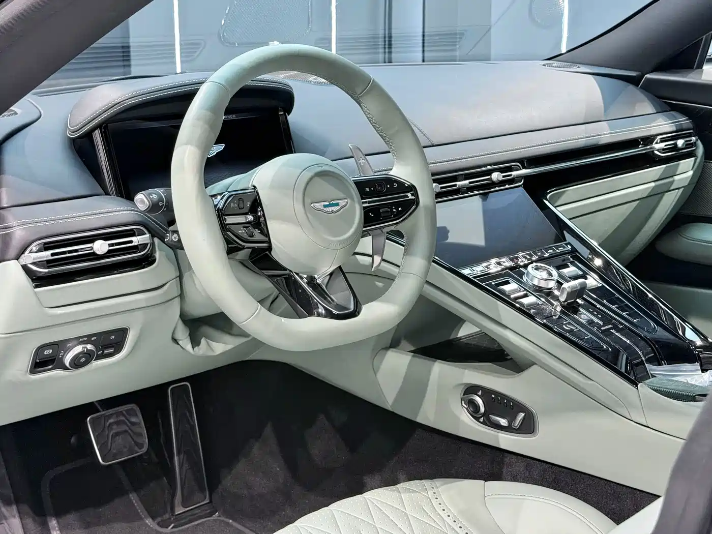 2024 Aston Martin DB12
