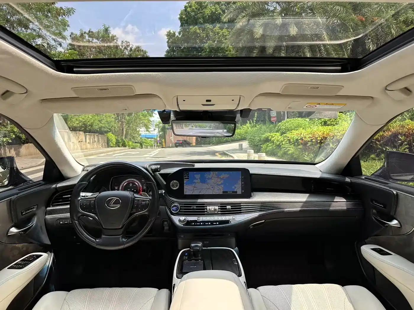 Lexus LS 2021 500h Executive Edition фото 9