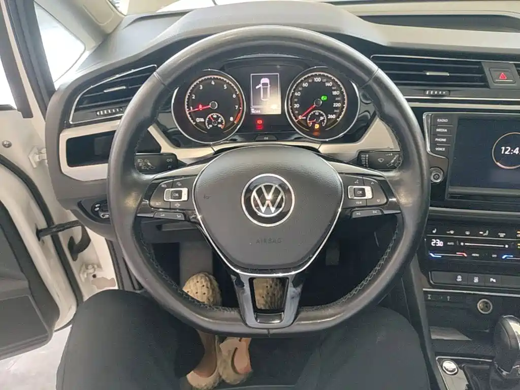 Photo 11 - Volkswagen Touran
