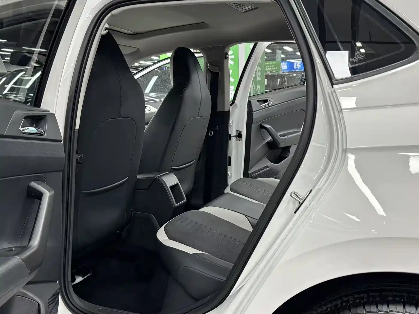 Volkswagen Polo 2019 Plus 1.5L Automatic Colorful Tech Edition фото 8