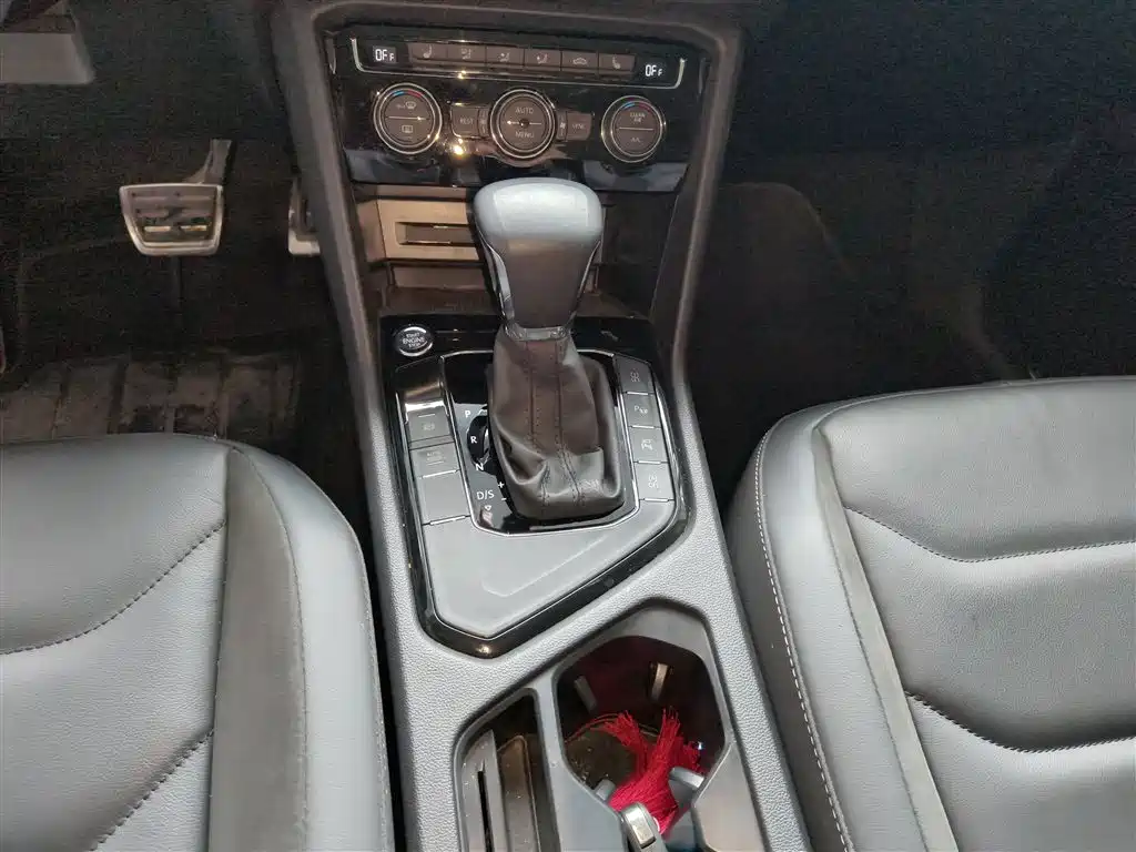 Volkswagen Tiguan L 2021 330TSI Automatic 2WD R-Line Premium фото 14