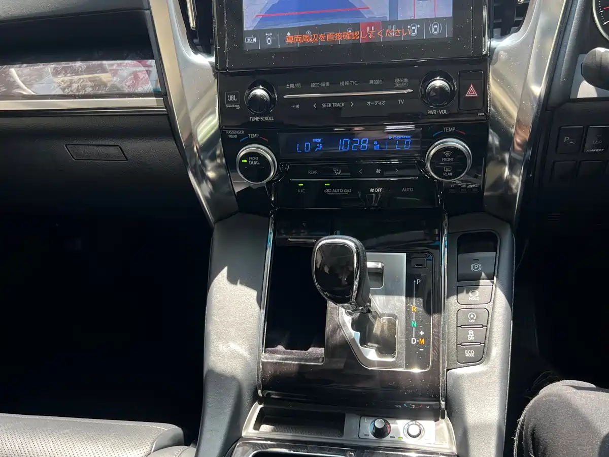 Toyota Vellfire фото 14