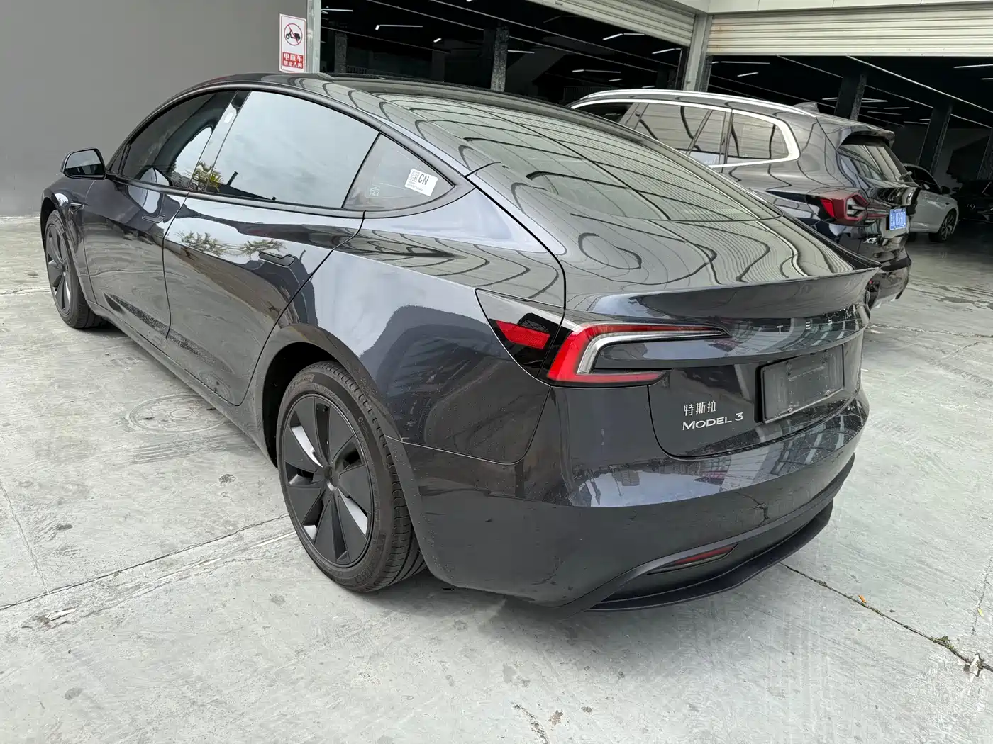 TESLA MODEL 3