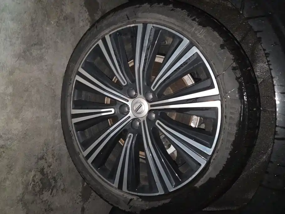 Photo 6 - Volvo S90