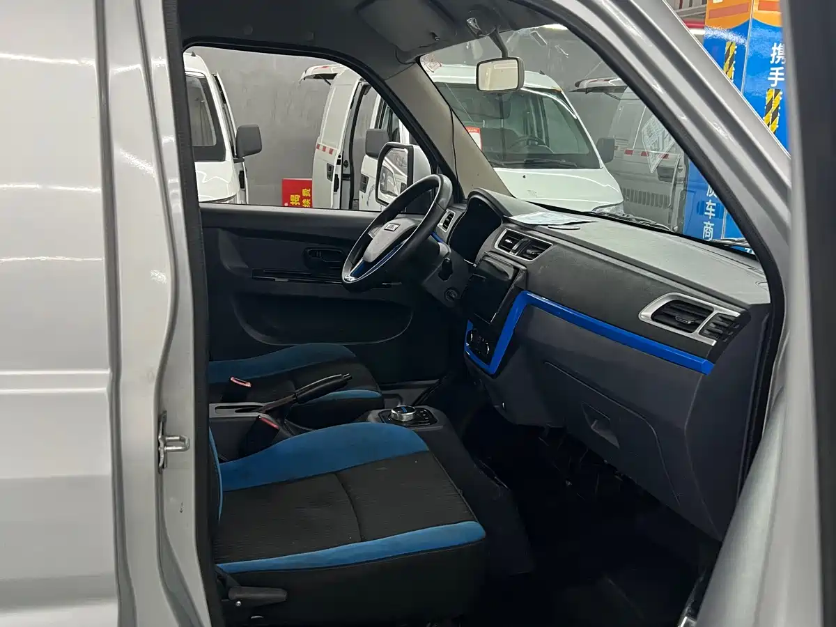 SRM XINYUAN XINYUAN T3L EV