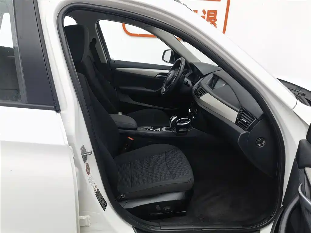 BMW X1 2014 sDrive18i Fashion Edition фото 23