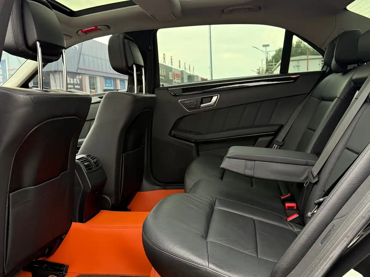 Mercedes-Benz E-Class 2013 Model E 260 L CGI Fashion фото 8