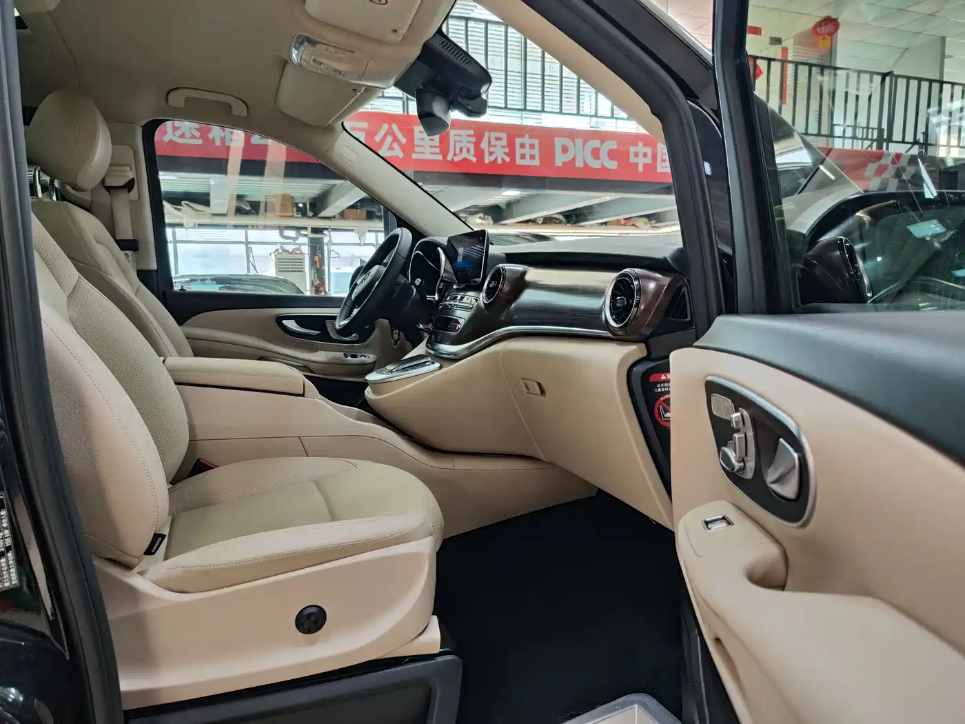 Mercedes-Benz V-Class 2022 V 260 Pilot Edition фото 7