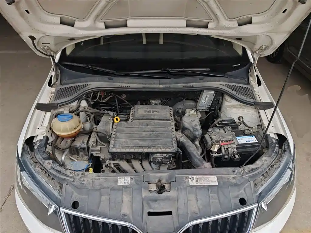 Škoda Fabia 2015 1.6L Automatic Innovation Edition фото 16
