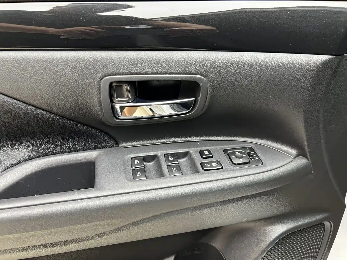 Mitsubishi Outlander 2023 2021 Facelift 2.0L 2WD Comfort Edition 5-Seater