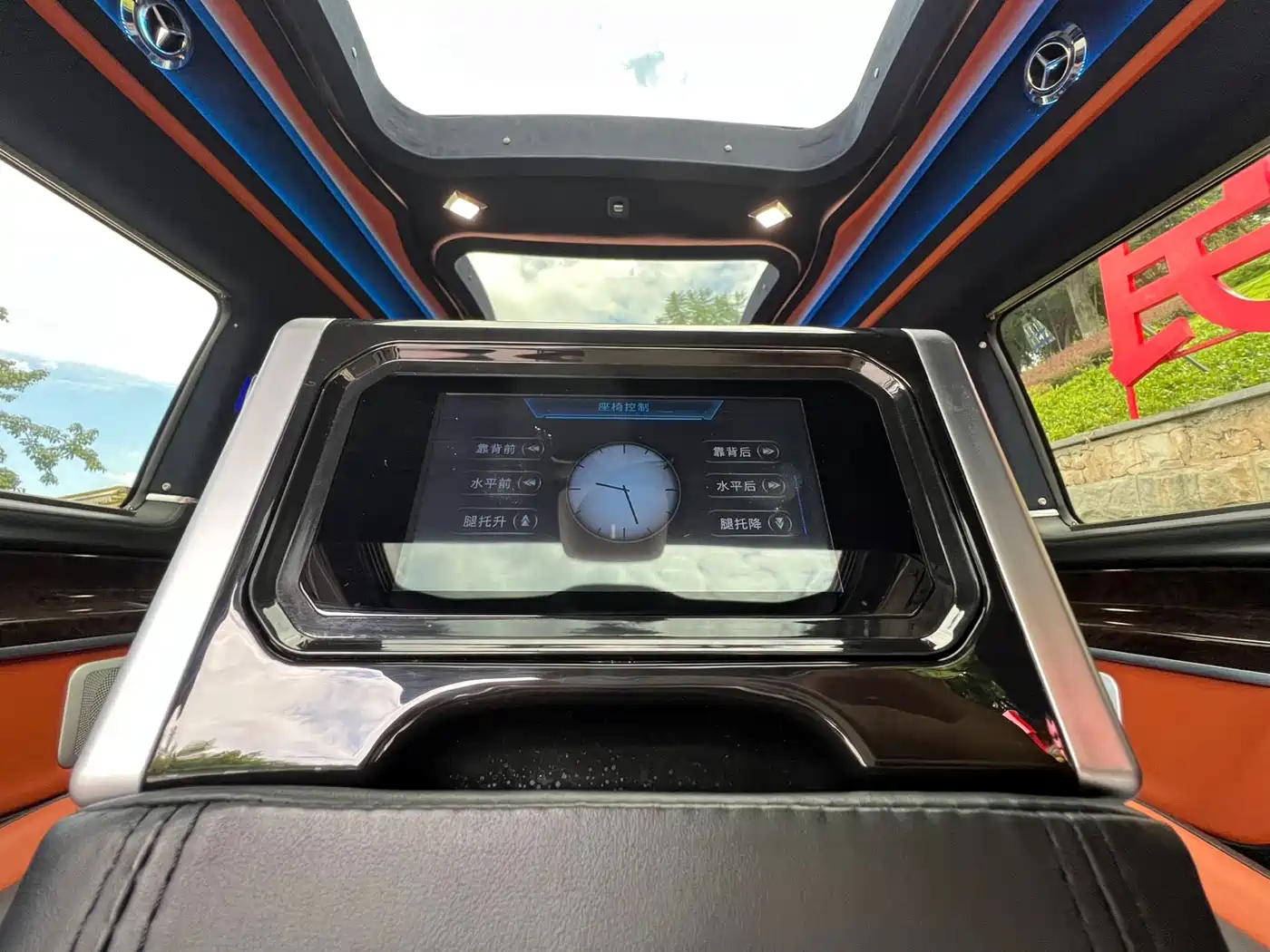 Mercedes-Benz V-Class 2018 V 260 L Premium Long Wheelbase Edition China VI фото 18