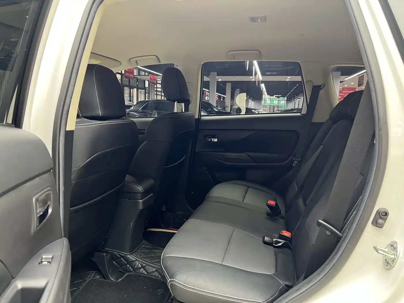 Mitsubishi Outlander 2023 2021 Facelift 2.0L 2WD Comfort Edition 5-Seater