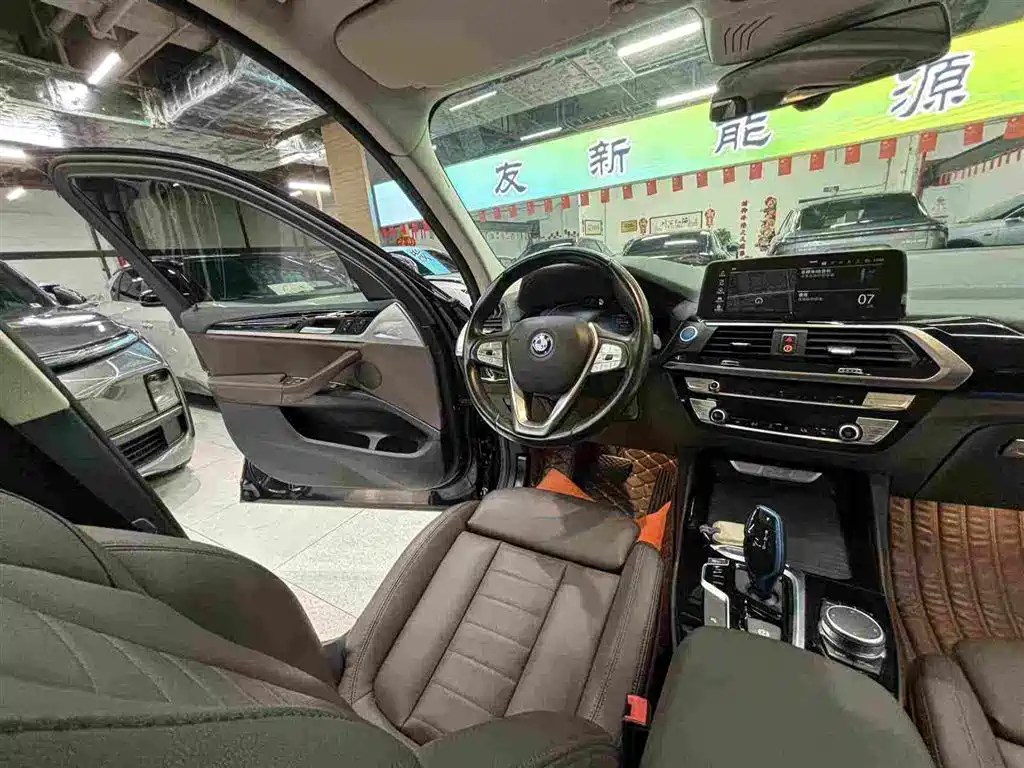 Фото 20 - BMW iX3