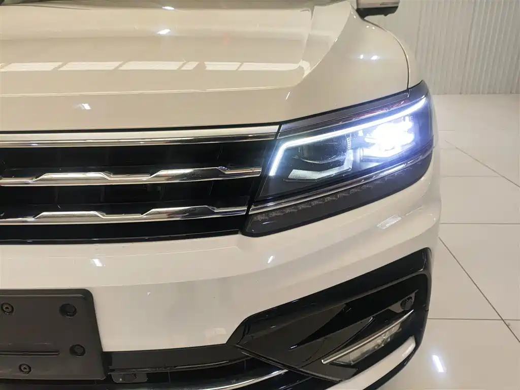 Volkswagen Tiguan L 2021 380TSI Automatic 4WD R-Line Premium 7-seater фото 24