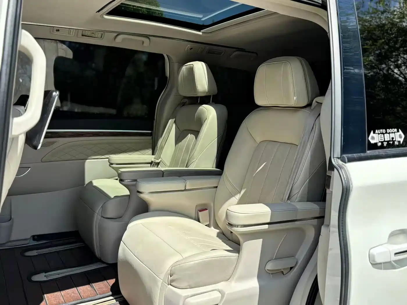 GAC Trumpchi Trumpchi M8 2018 320T Flagship Edition фото 6