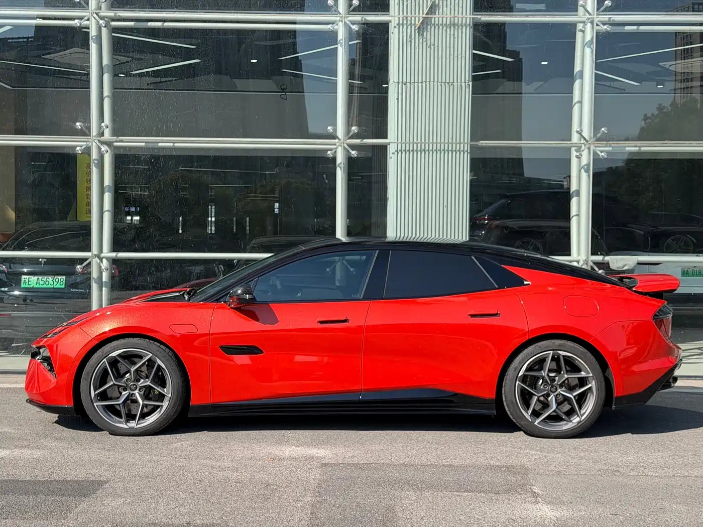 LOTUS SPORTS CAR EMEYA FLOWERS