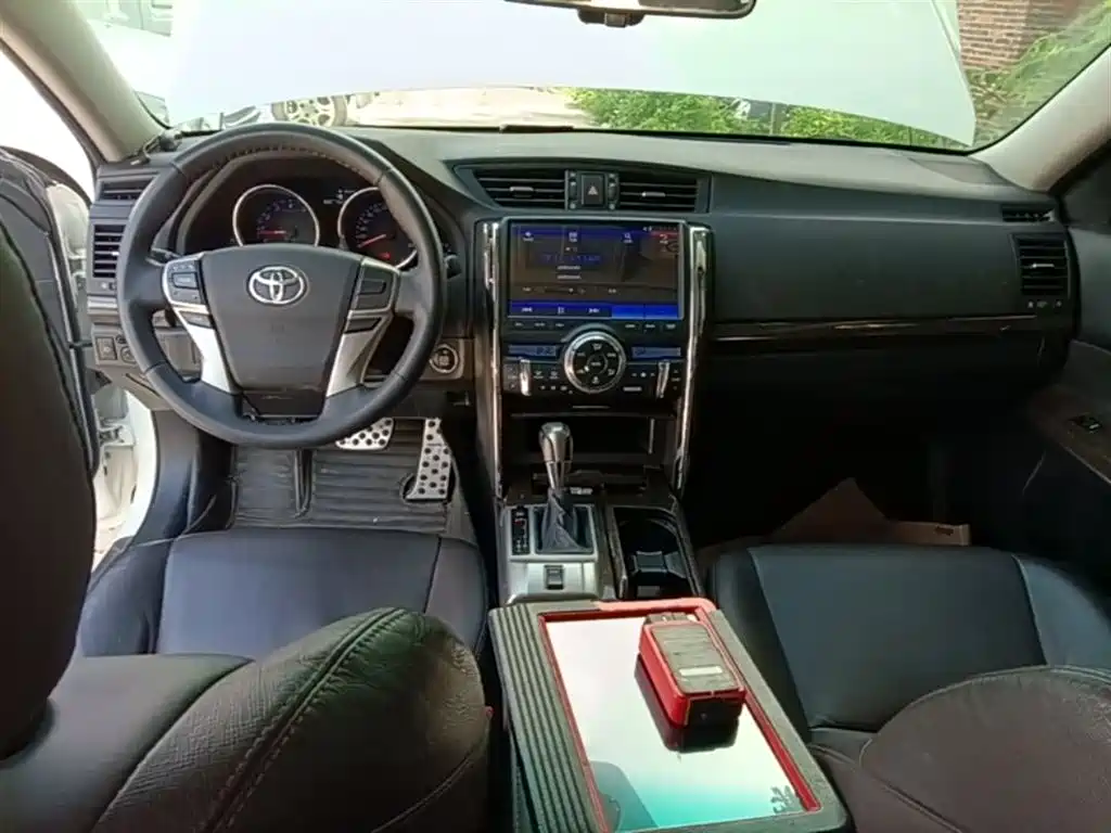 Toyota Reiz 2013 2.5V Elite Edition фото 10