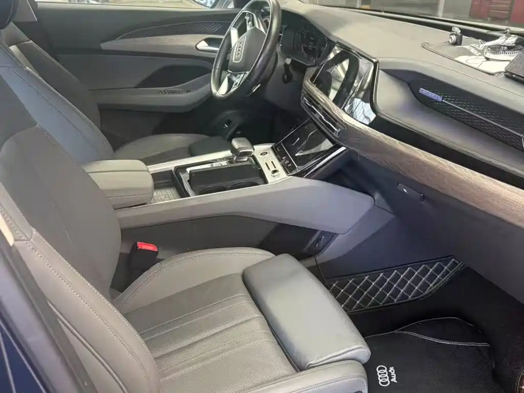 Audi Q6 2023 2023 45 TFSI quattro Uniform Cloud Yulin Package