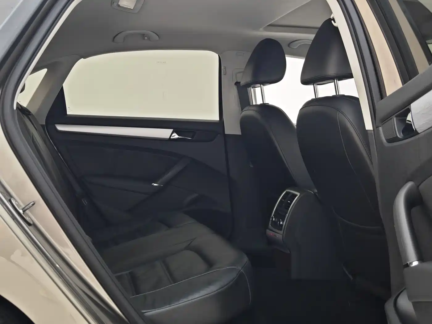 Фото 26 - Volkswagen Passat