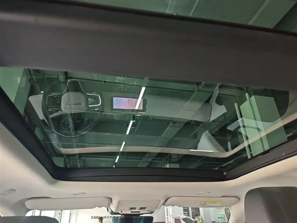 Land Rover Range Rover Evoque New Energy 2023 Range Rover Evoque L P300e Plug-in Hybrid Edition фото 18