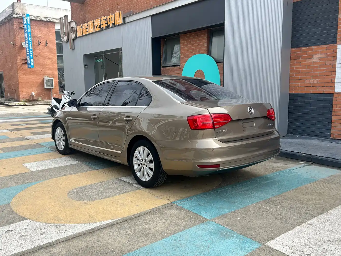 Volkswagen Sagitar 2015 1.6L Automatic Comfort фото 3
