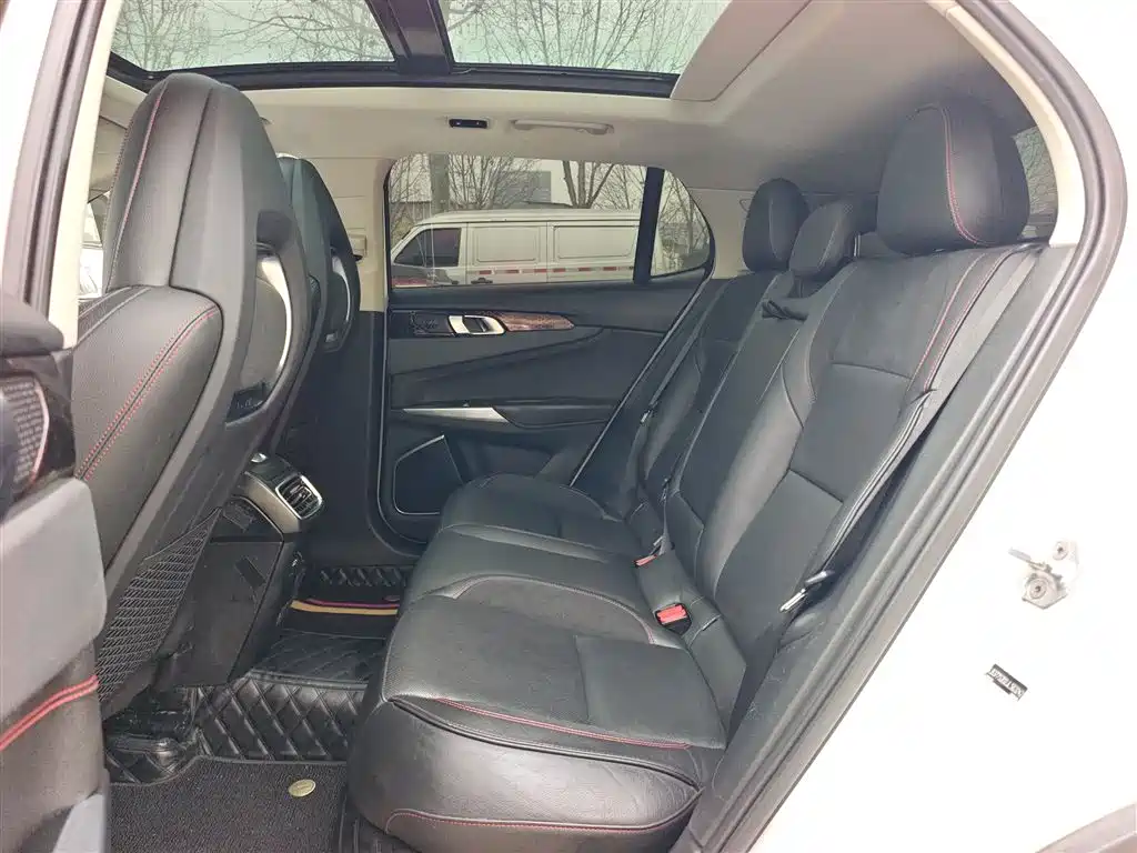Lynk & Co 01 2017 2.0T AWD Pro фото 17
