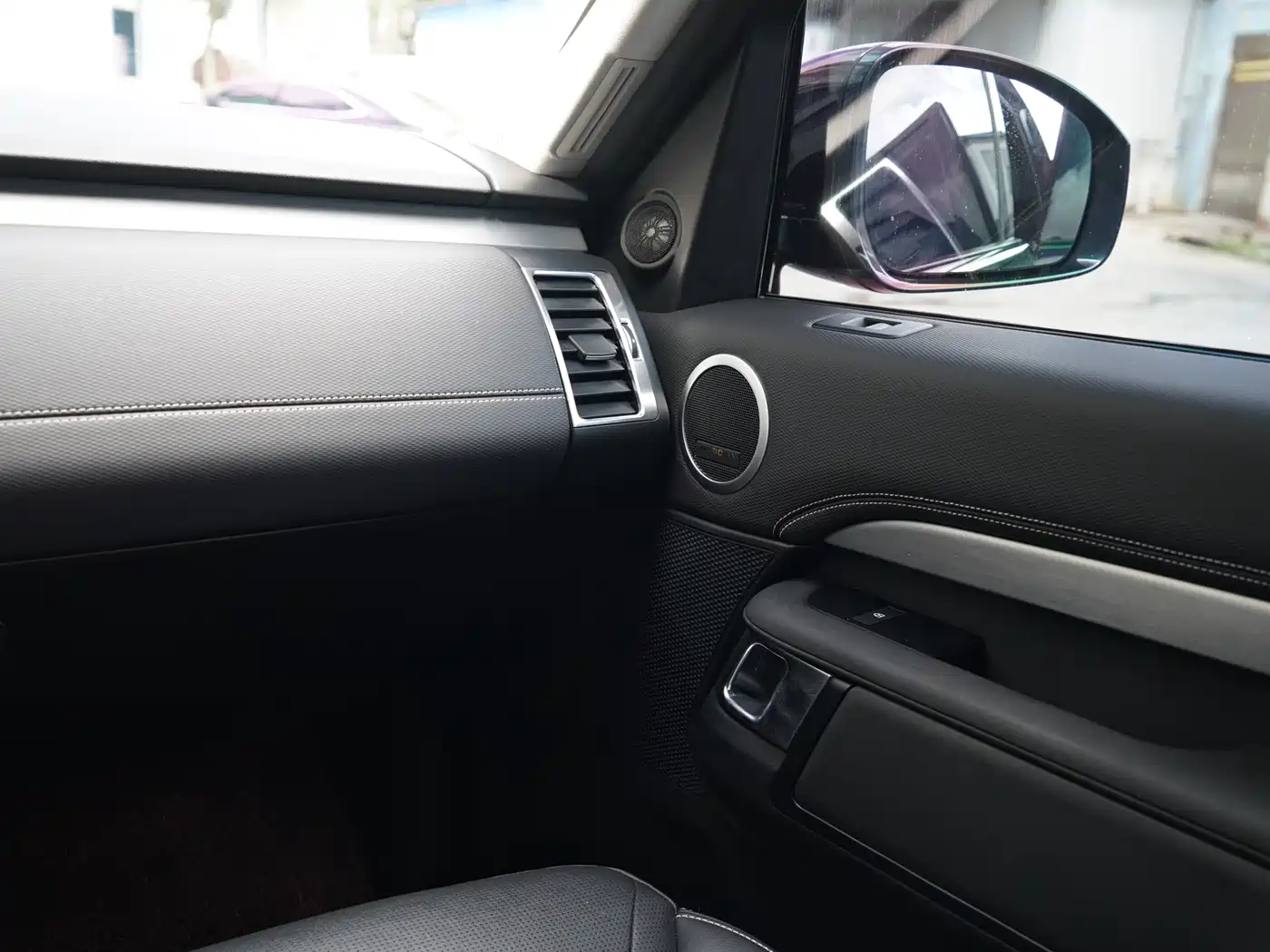 Land Rover Discovery 2023 360PS R-Dynamic S фото 29