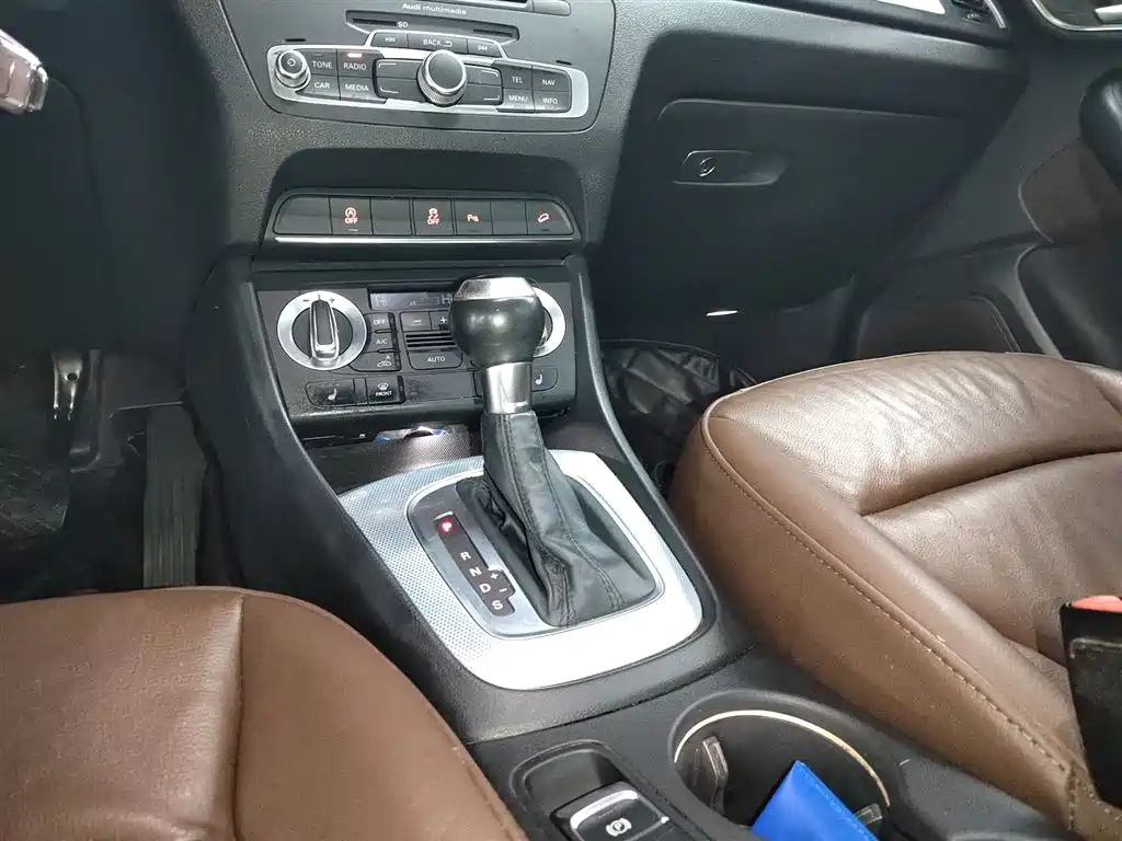 Audi Q3 2015 35 TFSI quattro Technology фото 14