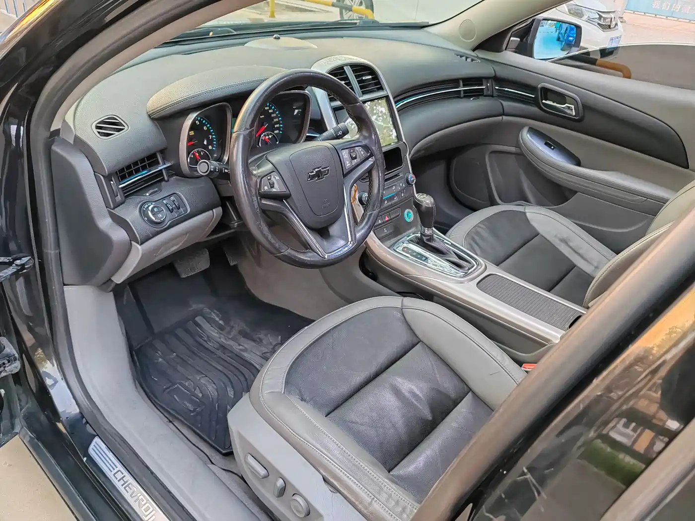 Chevrolet Malibu 2012 2.0L Automatic Luxury Edition фото 7