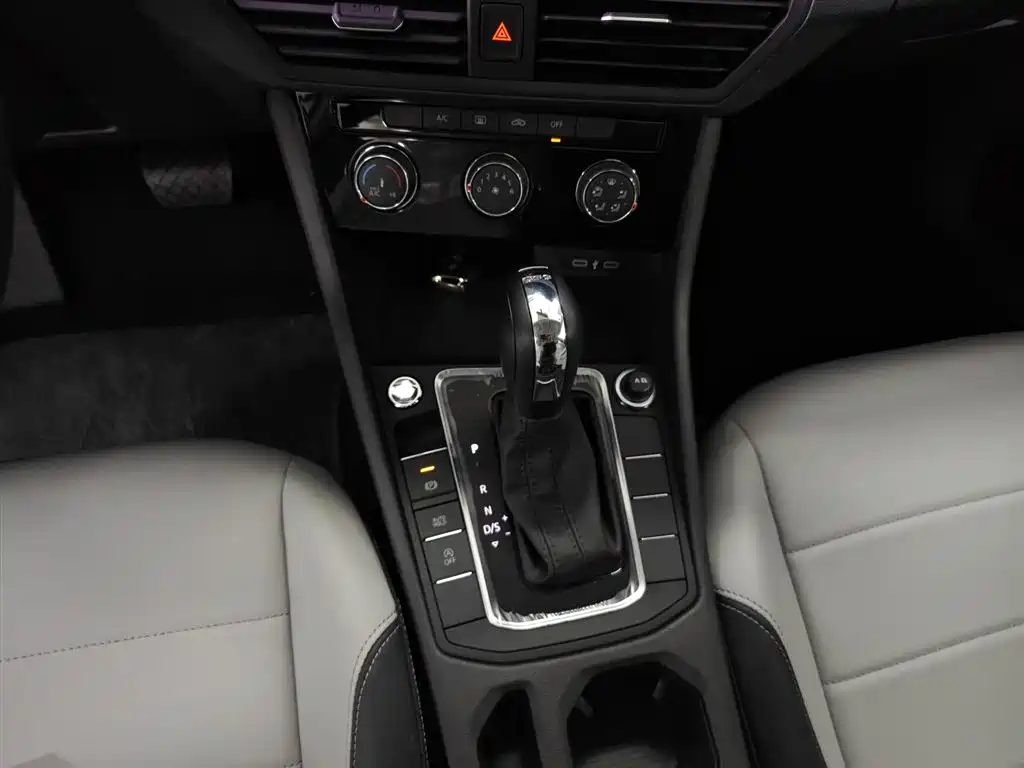 Volkswagen Bora 2025 Facelift 200TSI DSG Navigation Edition фото 10