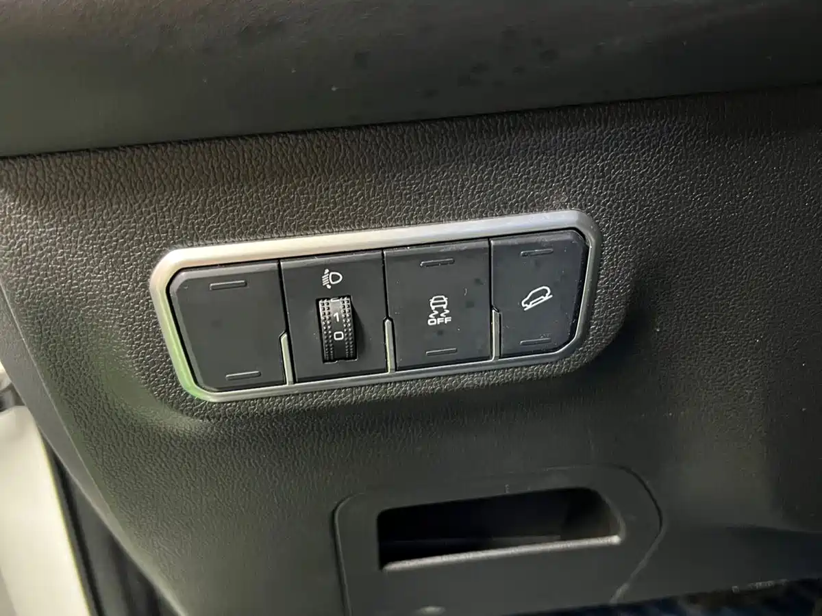 Haval M6 2021 PLUS 1.5T DCT Luxury Smart Connect фото 22