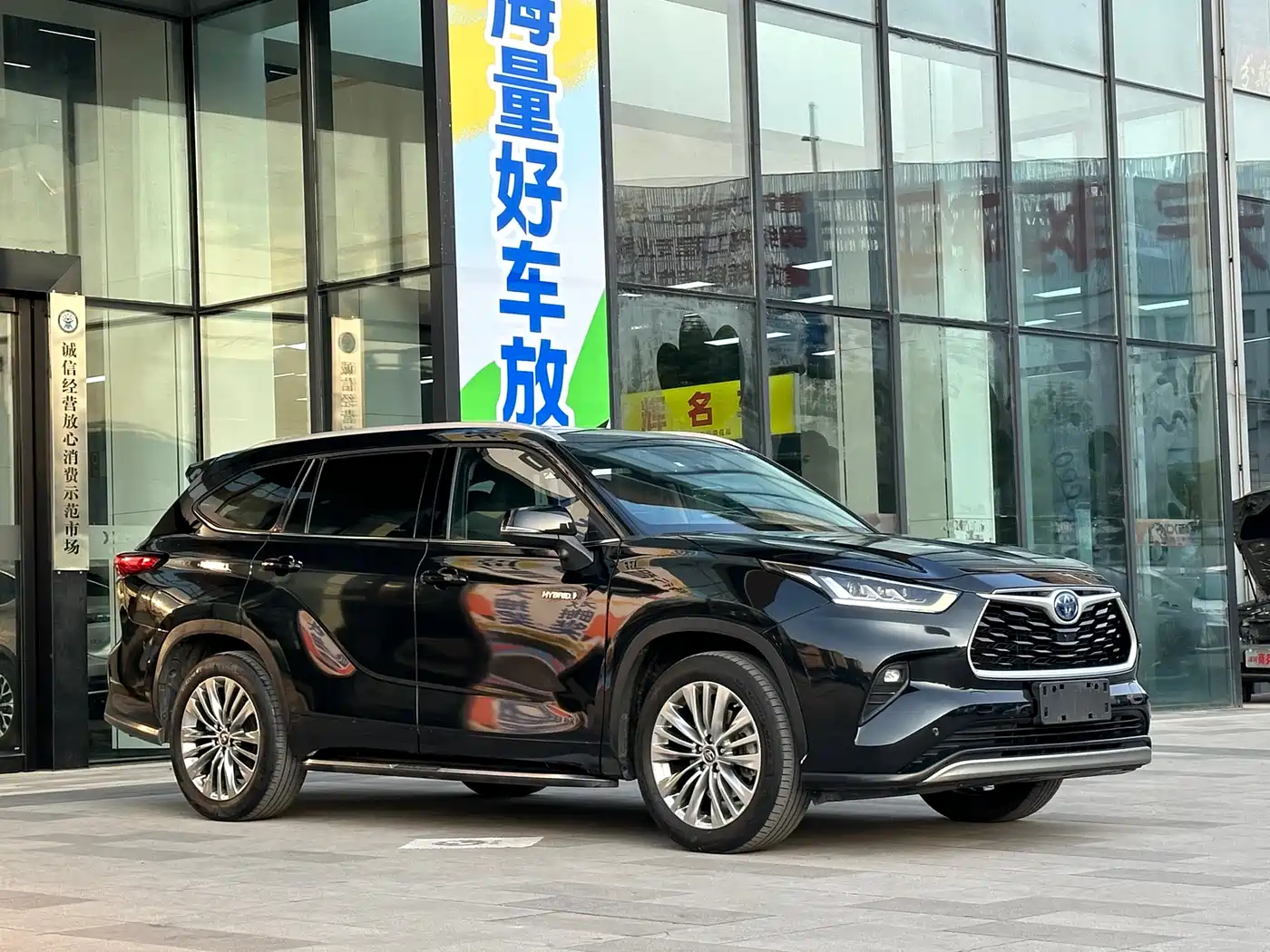Toyota Highlander 2022 Dual Engine 2.5L 4WD Supreme Edition 7-Seater фото 4