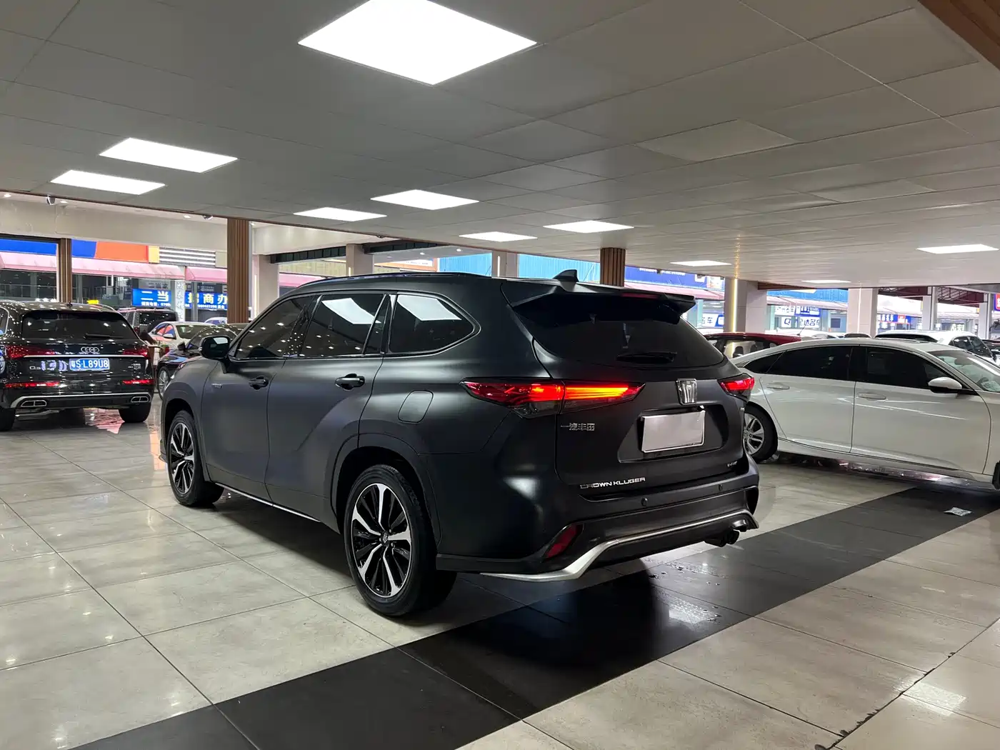 Toyota Crown Kluger 2023 2.5L HEV AWD Luxury Edition фото 11