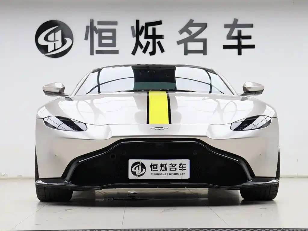 Фото 22 - Aston Martin Vantage