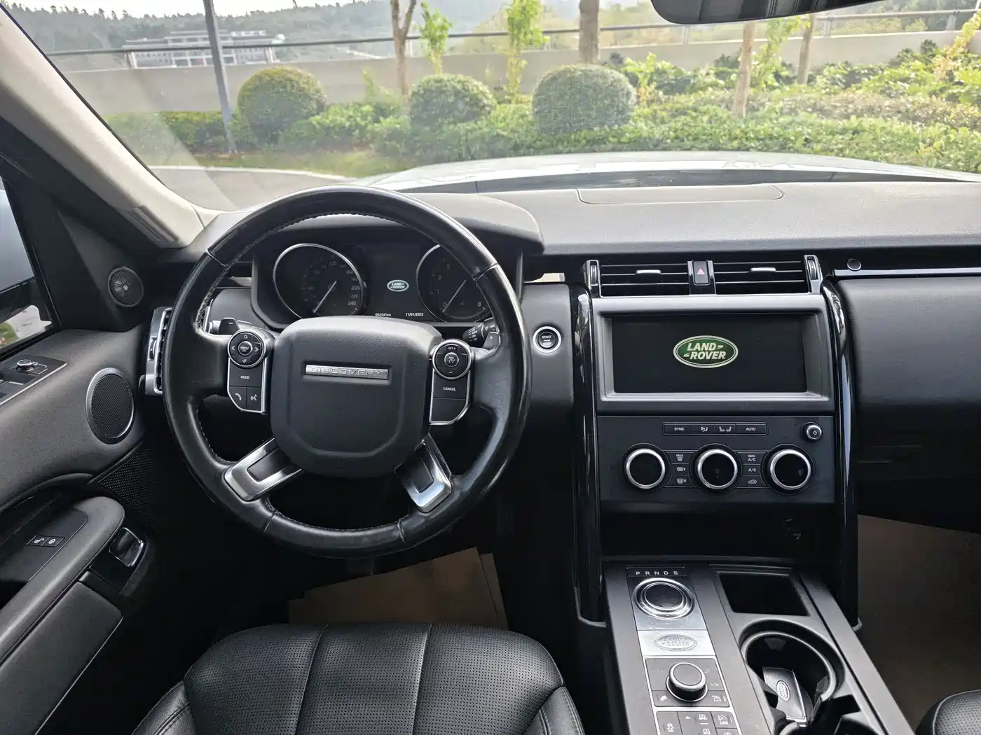 Land Rover Discovery 2019 3.0 SC V6 SE фото 6