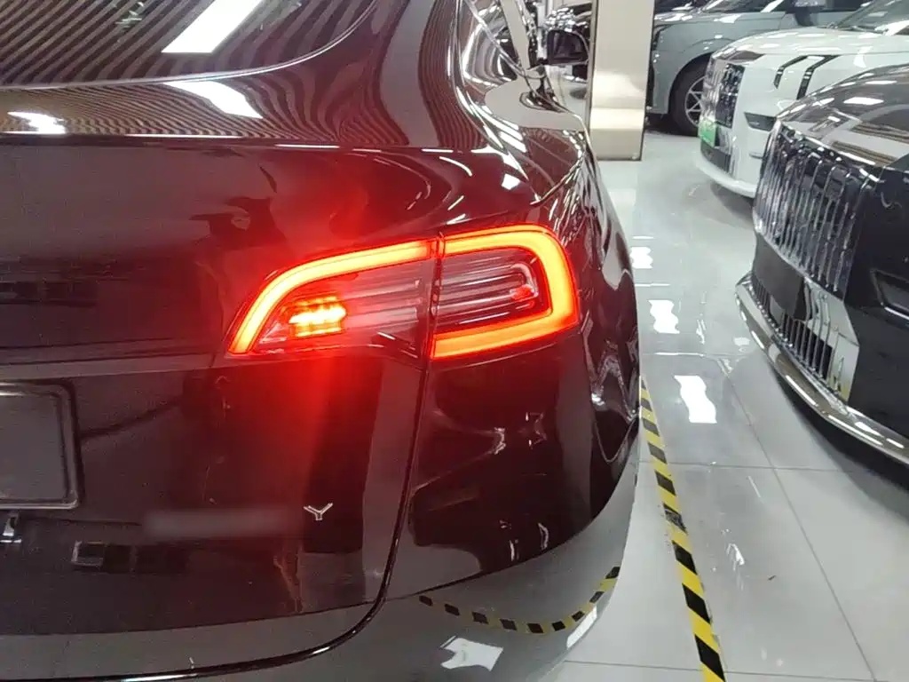 Фото 8 - Tesla Model Y