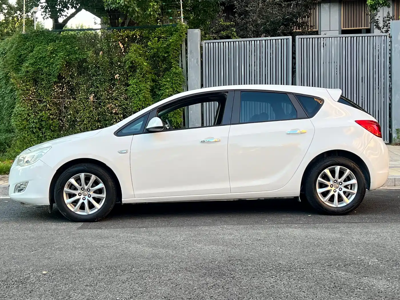Buick Excelle 2014 XT 1.6L Automatic Fashion фото 8