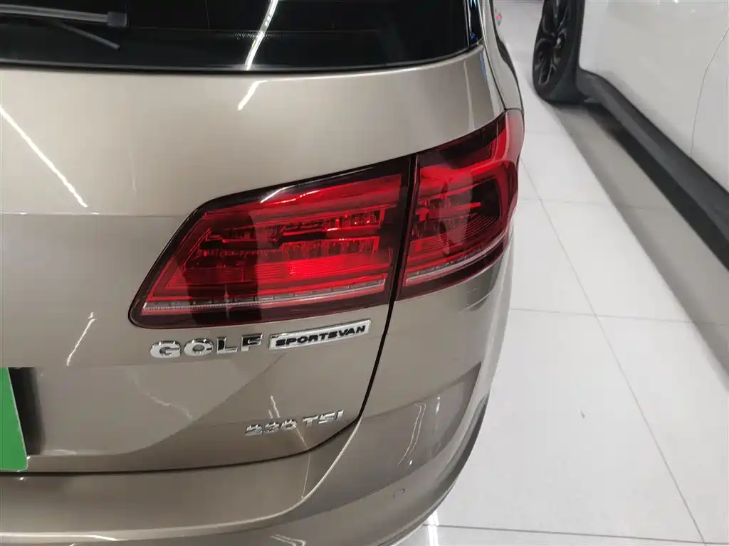 Volkswagen Golf Sportsvan 2018 230TSI Automatic Luxury фото 8