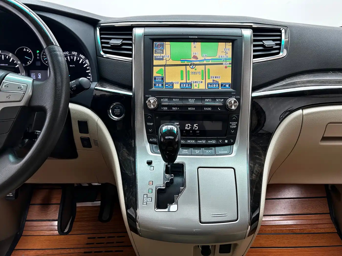 Toyota Alphard фото 13
